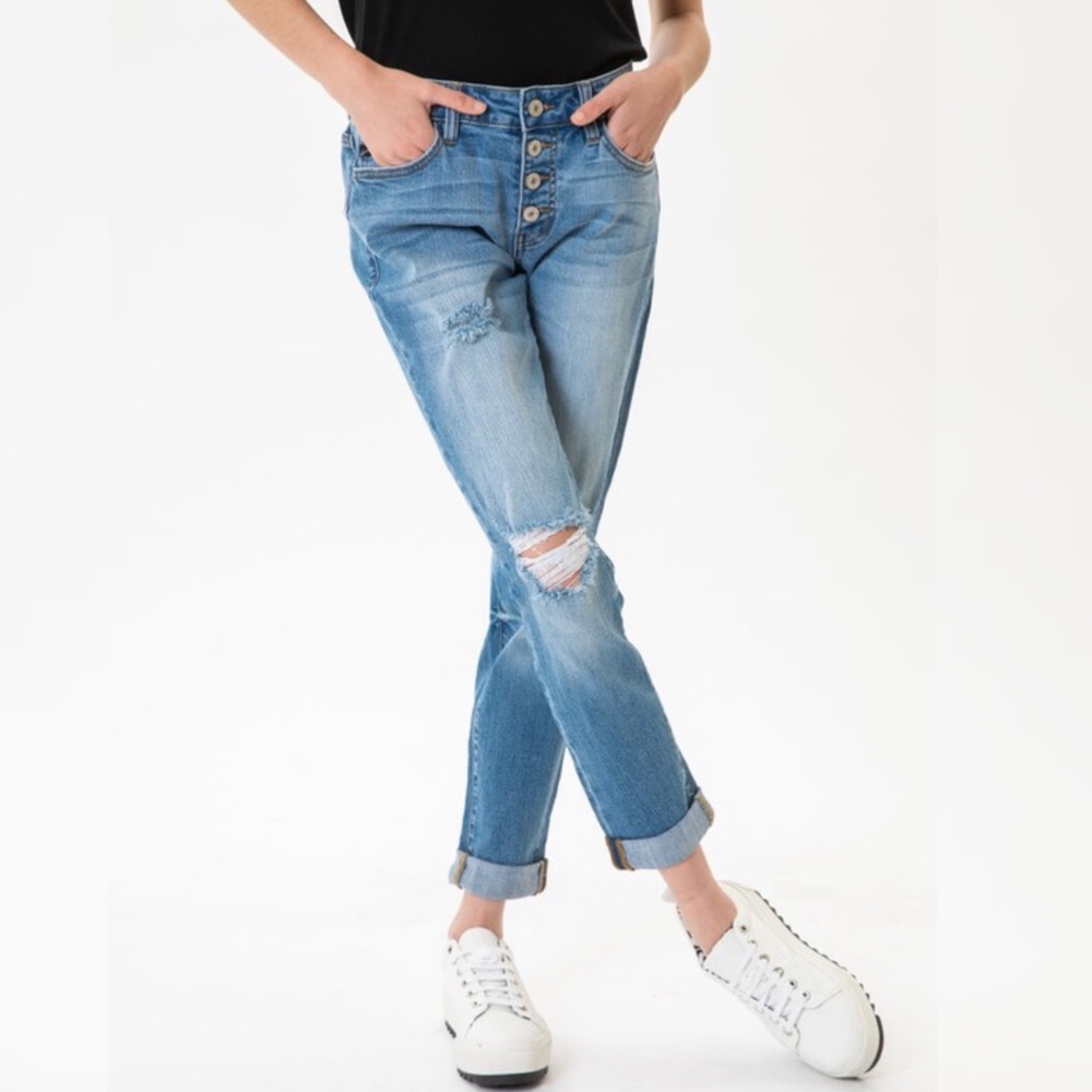New- kancan button fly straight mom jeans